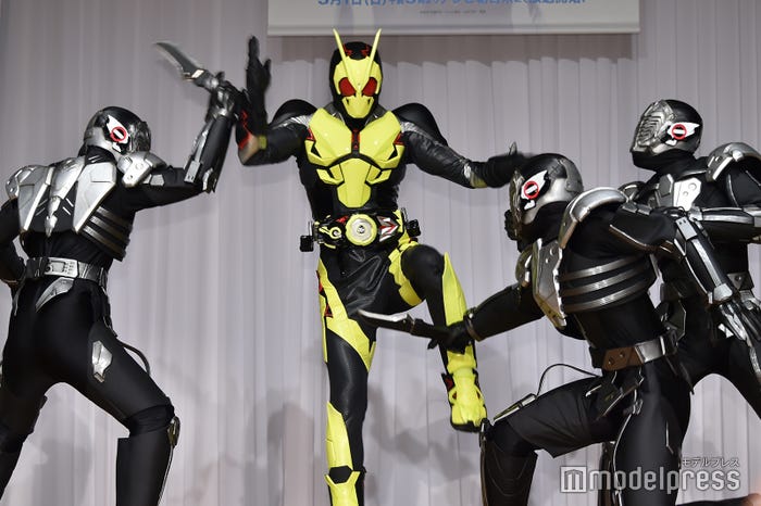 アクションを披露する仮面ライダーゼロワン (C)モデルプレス