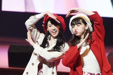 三吉彩花 江野沢愛美の みよまなポーズ って 今女子高生の間でトレンドに モデルプレス