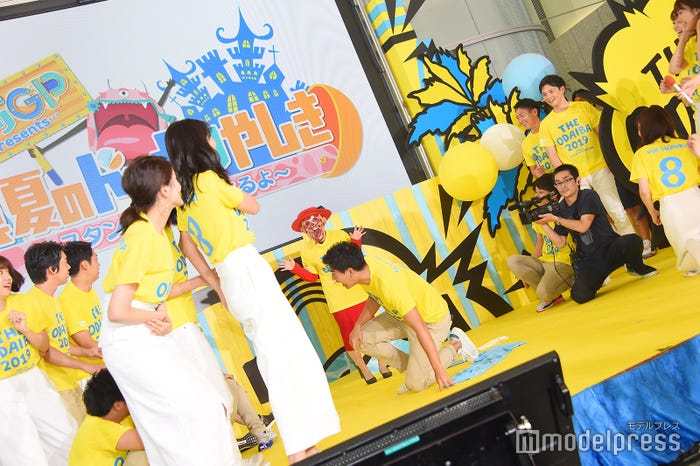 怯えるフジテレビアナウンサー(C)モデルプレス