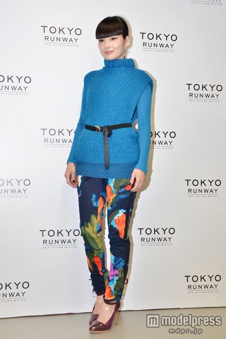 「東京ランウェイ2013 AUTUMN／WINTER」に出演した秋元梢