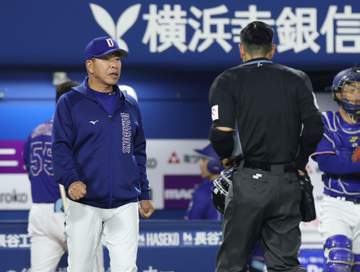 中日 痛恨併殺のボスラー絶叫 ヘルメットを口に当てて感情爆発 11回の絶好機を逃す