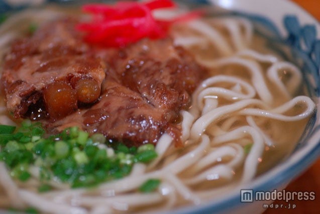 沖縄そば／画像提供：沖縄グルメフェスタ実行委員会、新宿エイサーまつり大会委員会