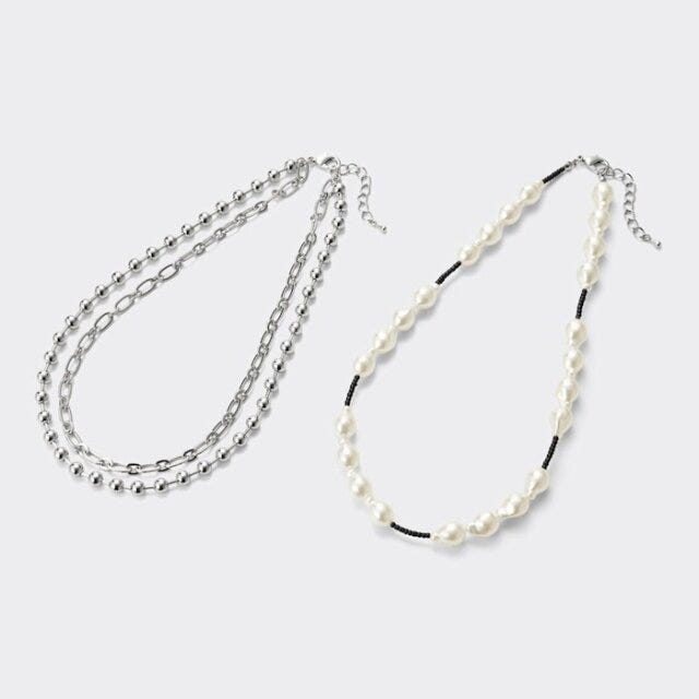 GU　ショート丈トップス　韓国ストリート　スタイルアップ　EccO　イラスト　パールライク＆メタルボールネックレスセット