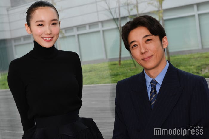 飯豊まりえ、高橋一生(C)モデルプレス