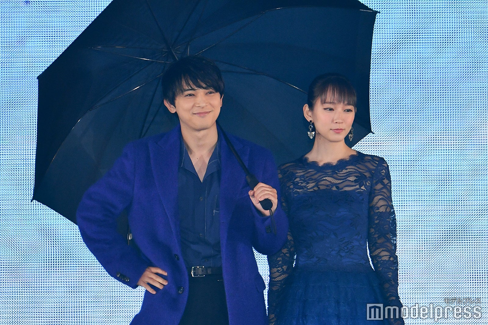 吉沢亮、吉岡里帆 （C）モデルプレス