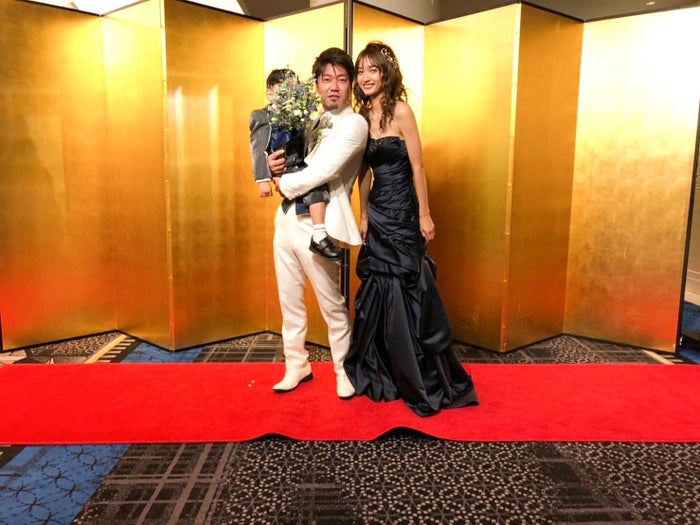 安井レイが結婚式 家族ショット初公開 夫との馴れ初めも告白 インタビュー モデルプレス