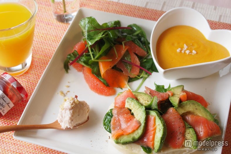 爽やかな朝をむかえるオレンンジ色の　ヘルシーモーニング