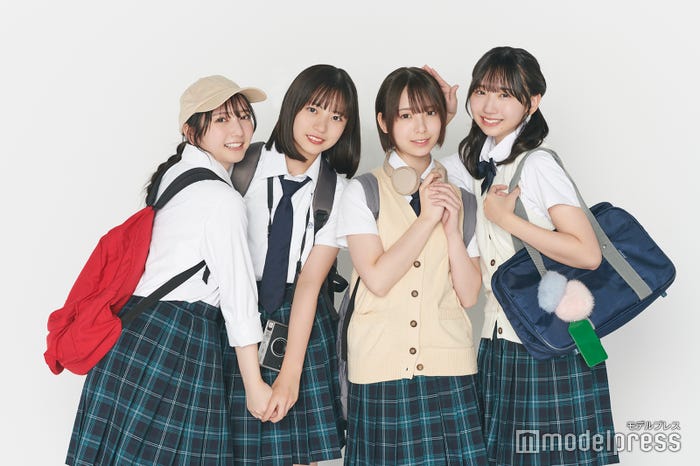 竹内希来里、正源司陽子、渡辺莉奈、藤嶌果歩(C)モデルプレス