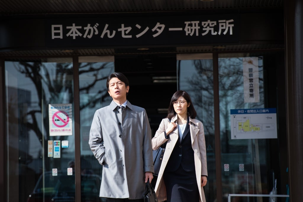 及川光博、渡辺麻友 （C）TBS