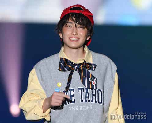 第36回ジュノンボーイグランプリ・石山順征「TGC」初ランウェイ 蝶ネクタイ×オレンジチーク…遊び心溢れる【TGC熊本2024】