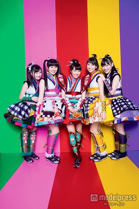 ももクロ、胸キュンな“壁ドン”に挑戦