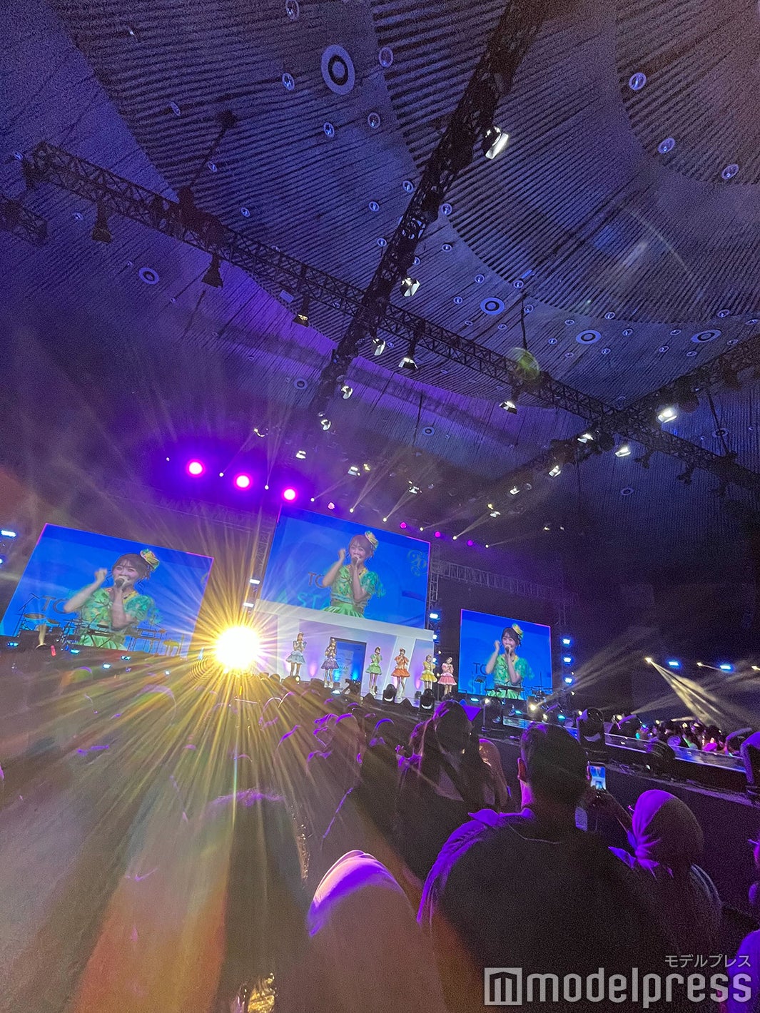 FRUITS ZIPPERライプパフォーマンスの様子（C）モデルプレス