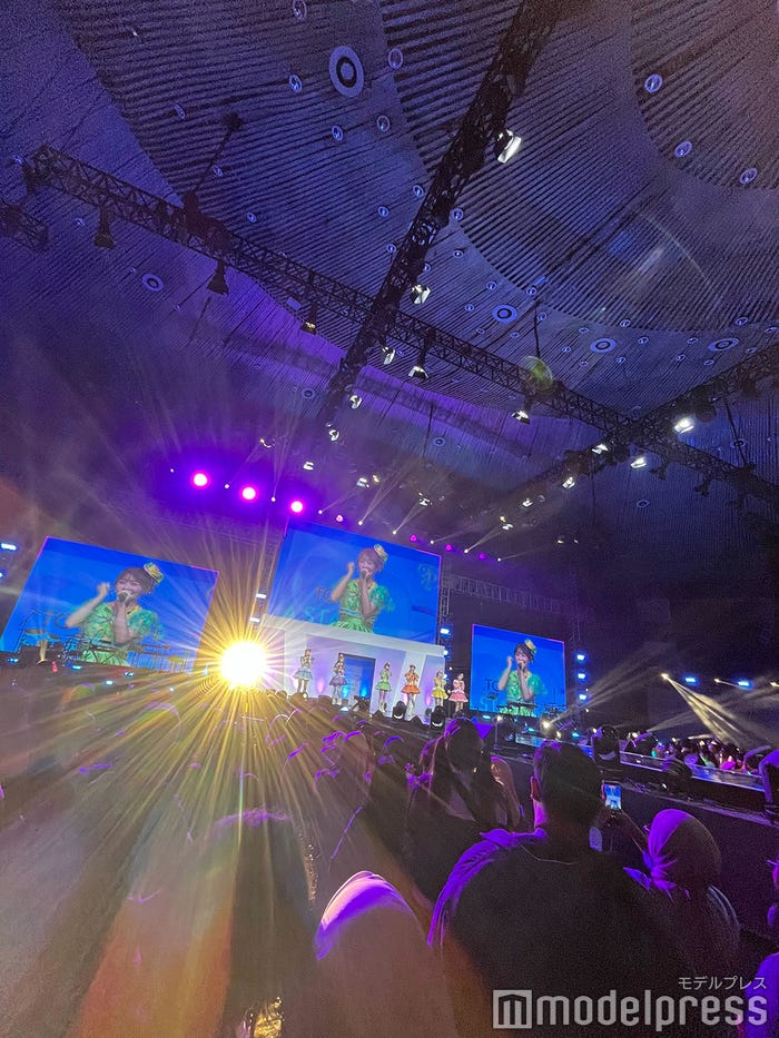 FRUITS ZIPPERライプパフォーマンスの様子(C)モデルプレス