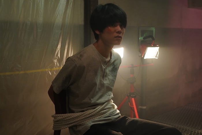 萩原利久「降り積もれ孤独な死よ」第6話より(C)井龍一・伊藤翔太/講談社(C)ytv