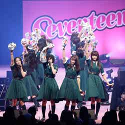 「Seventeen 夏の学園祭2017」でライブパフォーマンスを披露した欅坂46 （提供写真）
