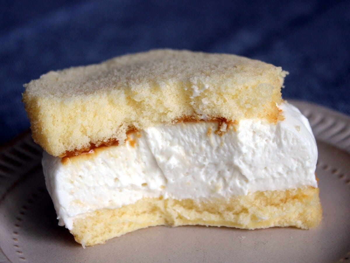 スイーツを食べながらたんぱく質も摂取できるとは、不思議な体験！