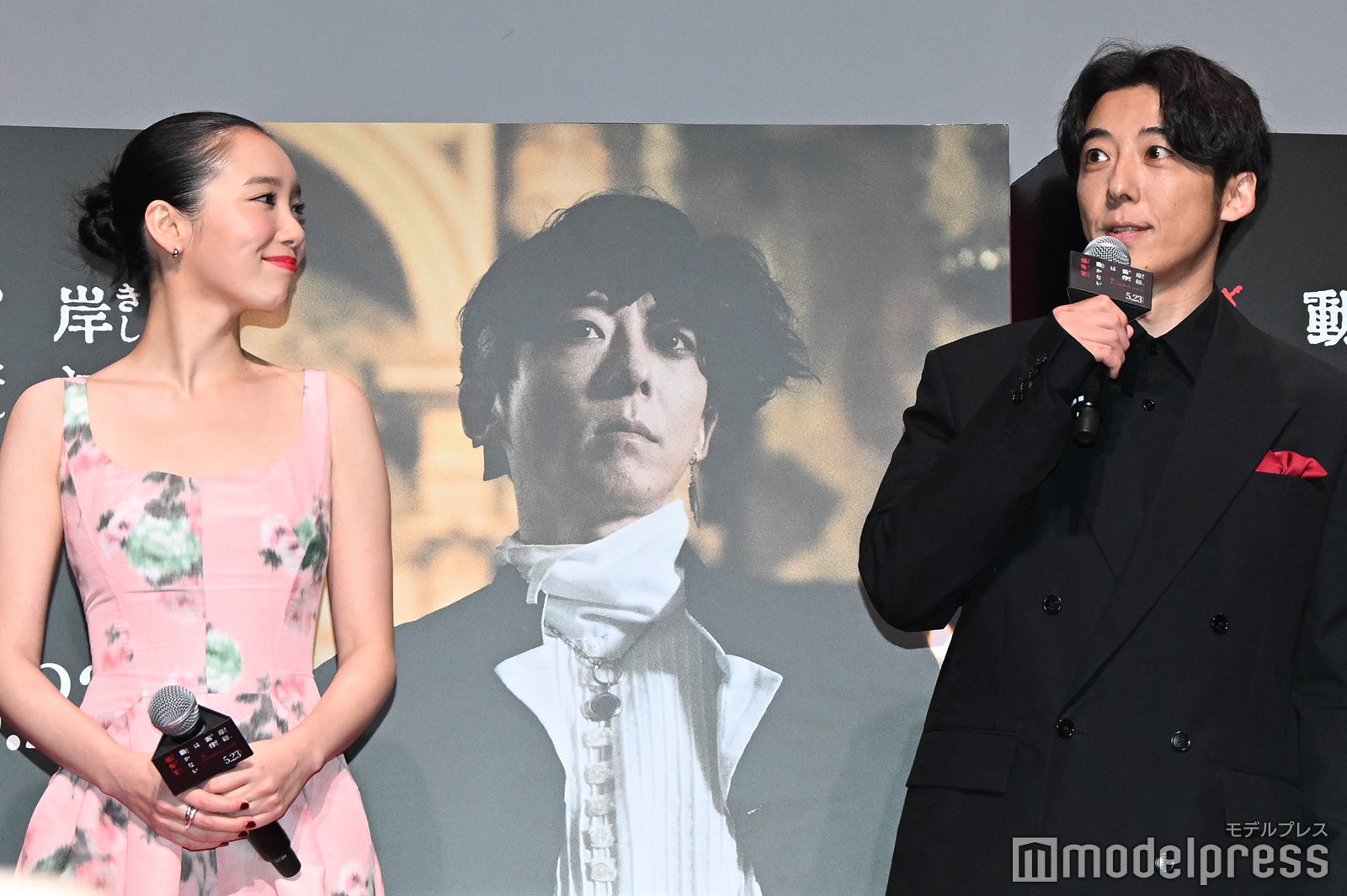 飯豊まりえ、高橋一生（C）モデルプレス