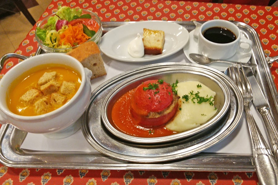 コンコンブル 丸ごとトマトの肉詰めロースト プロヴァンス風