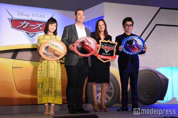 (左から)松岡茉優、ブライアン・フィー監督、アンドレア・ウォーレン共同プロデューサー、藤森慎吾(C)モデルプレス