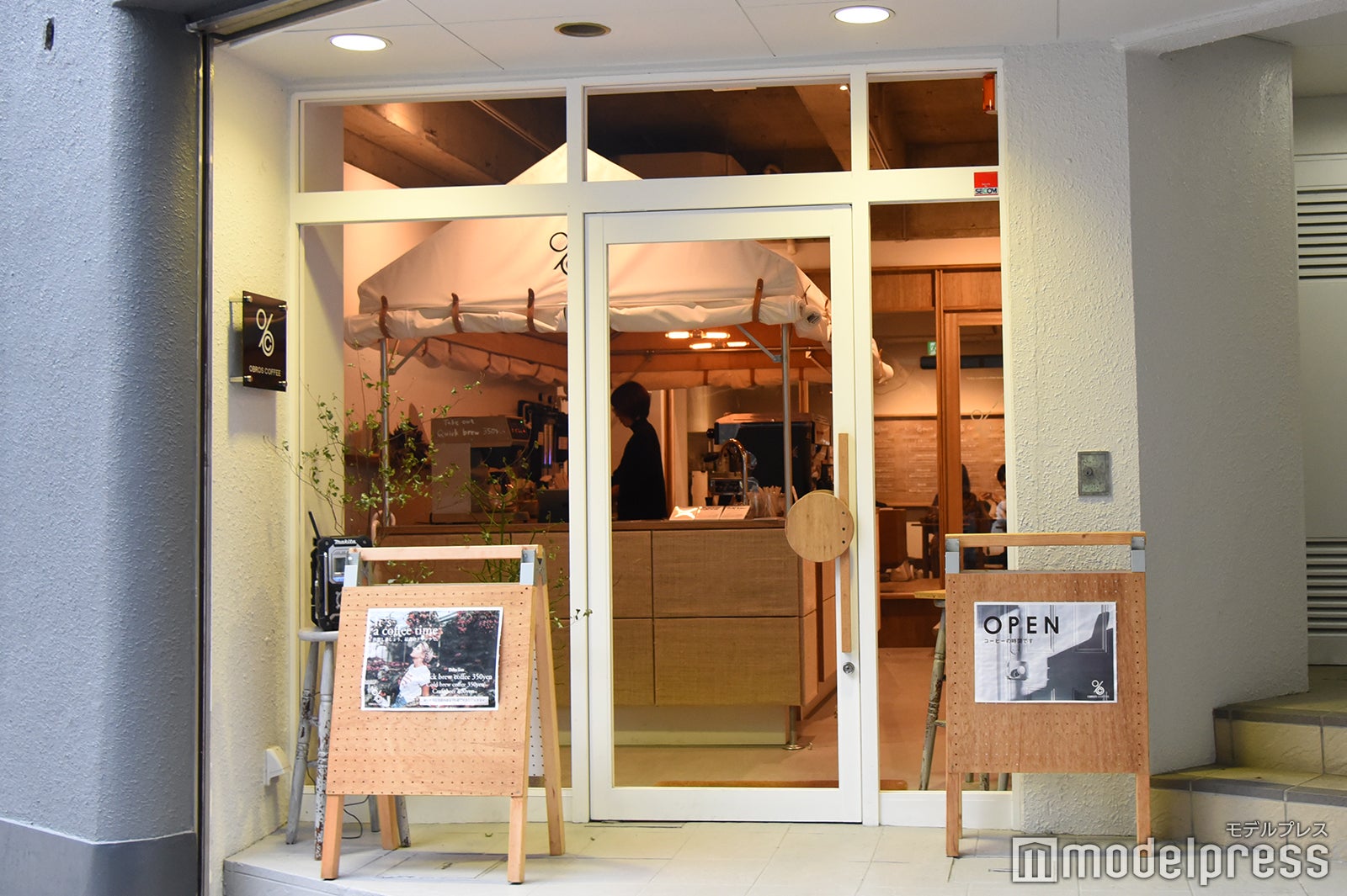 解放感あるエントランスが目印（C）モデルプレス