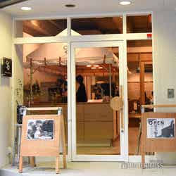 解放感あるエントランスが目印(C)モデルプレス