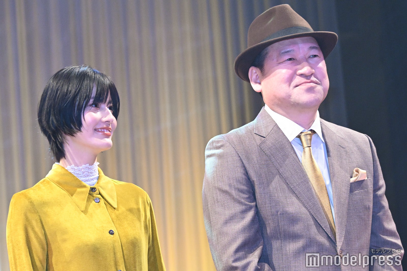 橋本愛、佐藤二朗（C）モデルプレス