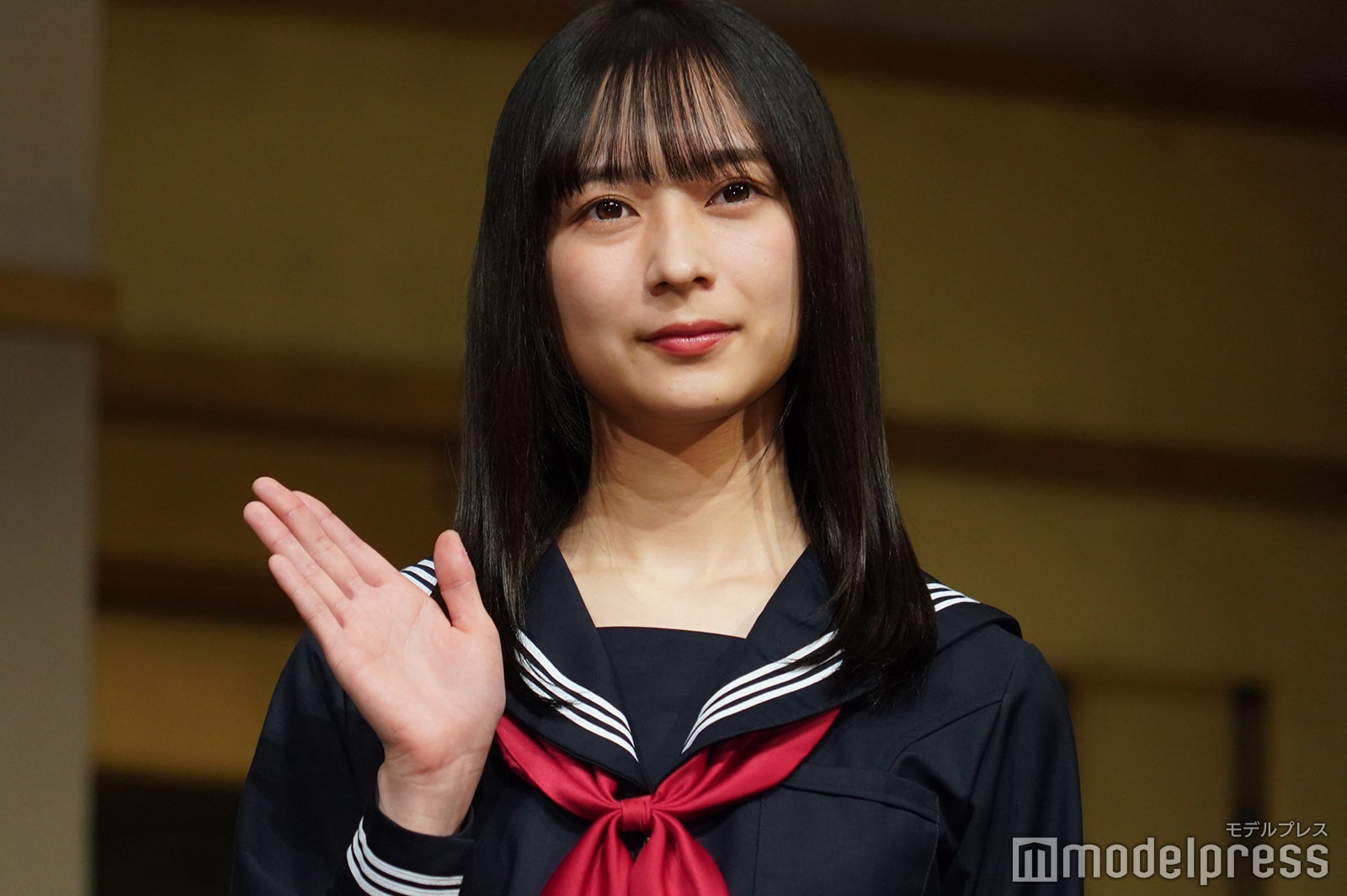 画像10/10) 乃木坂46鈴木絢音、セーラー服姿で登場 共演者から意外な