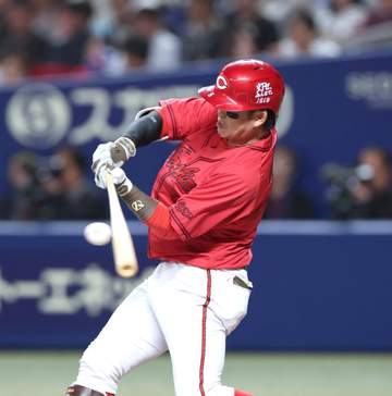 広島 小園がスタメン復帰後即、出場7試合ぶりタイムリー 同6戦26打席ぶりの快音で追加点 モンテロも適時二塁打で3点リード 5連敗阻止へ