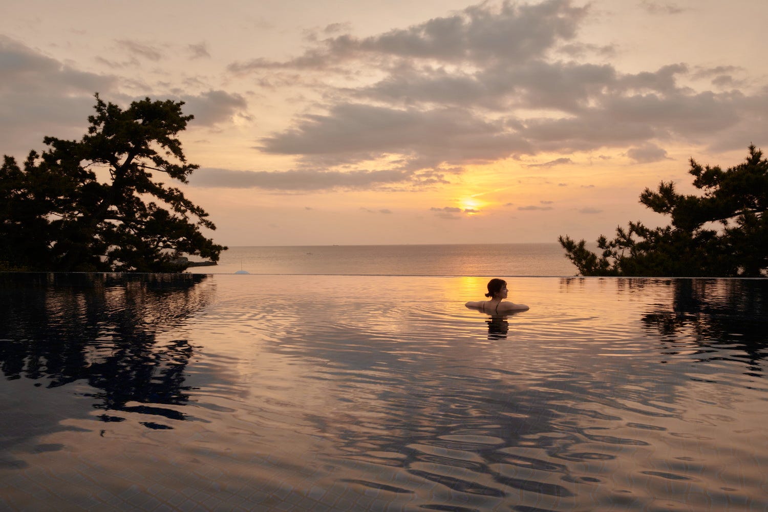 インフィニティプールにサウナ…和歌山でウェルビーイングな時間を過ごす「ホテルシーモア」