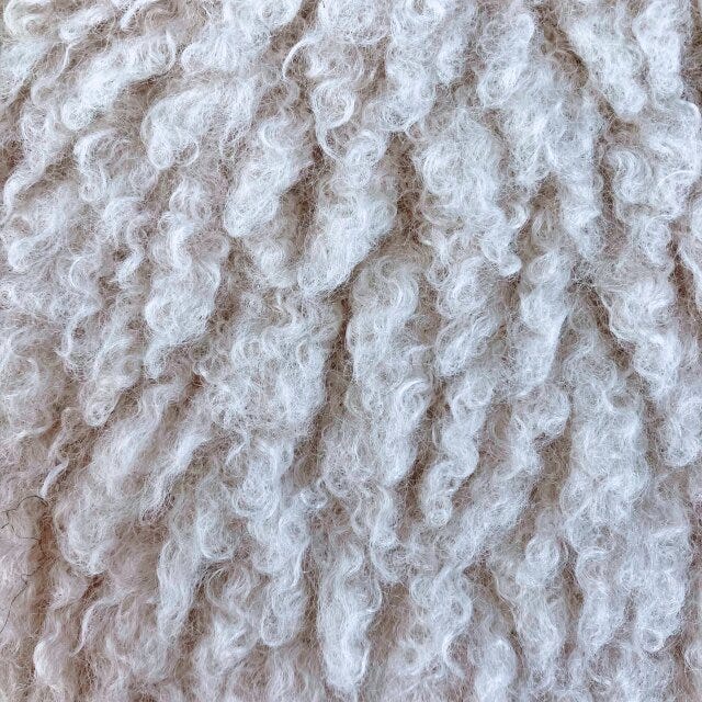 カーリーフリースジップベストは毛足が長くて見た目にもあたたか