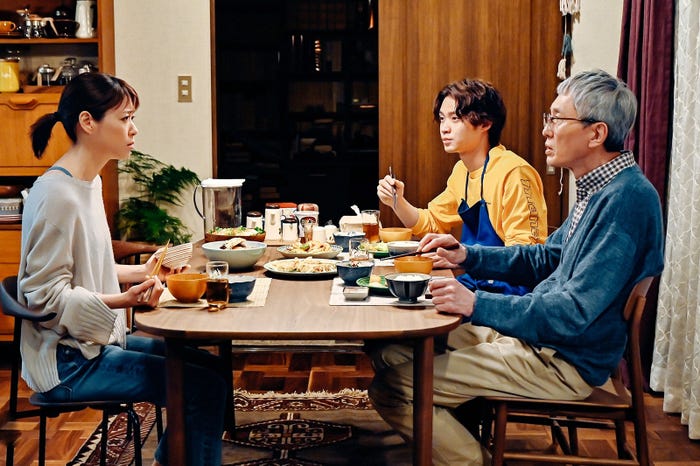 上野樹里、磯村勇斗、松重豊/「持続可能な恋ですか?~父と娘の結婚行進曲~」第3話より(C)TBS