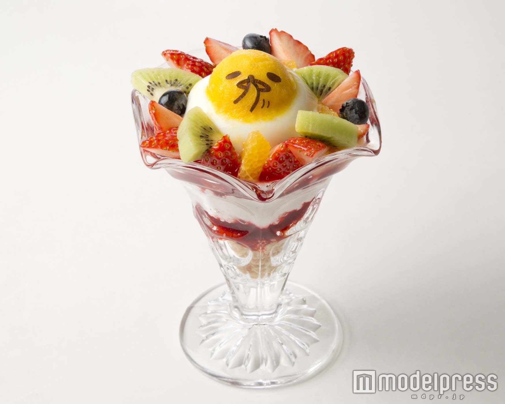 「義理チョコ返し！ぐでフルーツパフェ」￥1，100（税抜）（C）’13，’16 SANRIO APPR．NO．S566063．