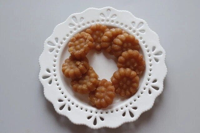 ダイソー　ミニヤッカシナモン味　韓国　菓子