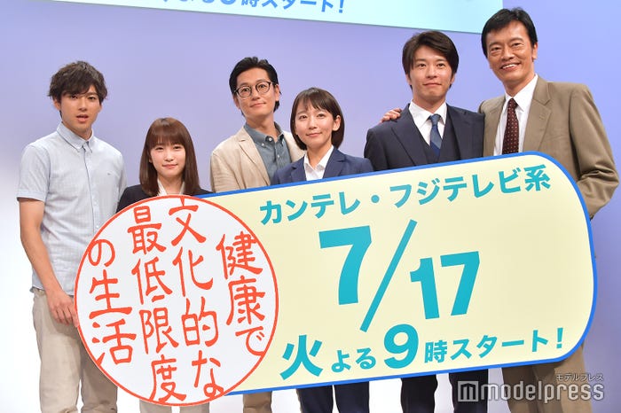 (左から)山田裕貴、川栄李奈、井浦新、吉岡里帆、田中圭、遠藤憲一(C)モデルプレス