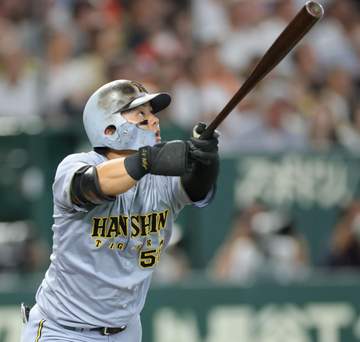 阪神 前川が自身初3試合連発！ 確信の今季4号ソロに虎党歓喜 G党が集まる右翼中段へ
