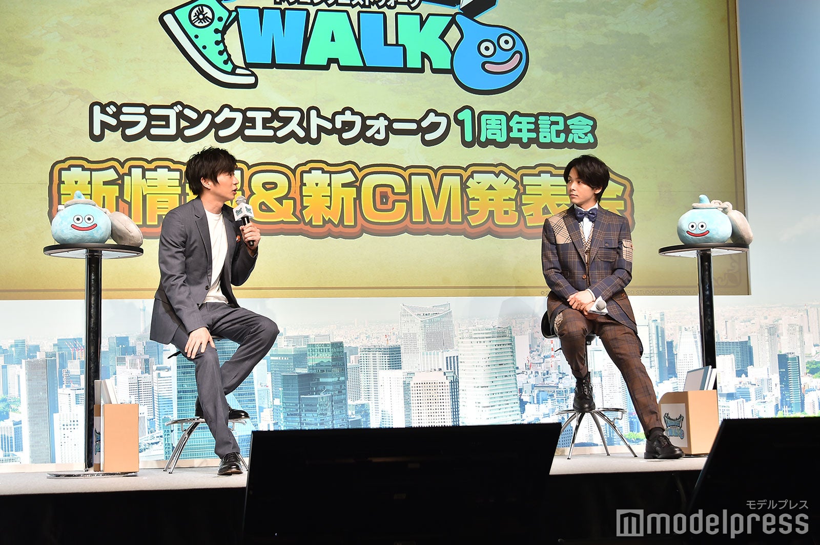 CMで勇者に扮装するのかと思いきや“エモい”兄弟を演じることになった田中圭＆中村倫也（C）モデルプレス