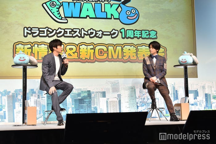 CMで勇者に扮装するのかと思いきや“エモい”兄弟を演じることになった田中圭&中村倫也(C)モデルプレス