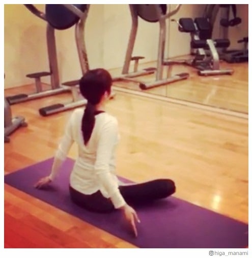 比嘉愛未、美しすぎるトレーニング動画に反響「まさに白鳥」「スタイル完璧」