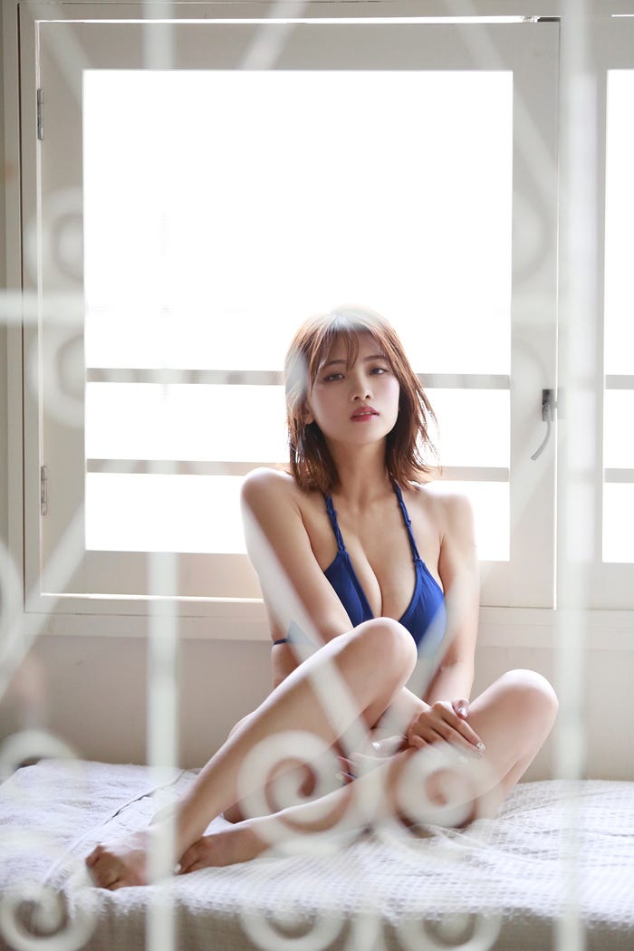 早瀬あや/撮影:佐藤佑一/「B.L.T.12月号」東京ニュース通信社刊