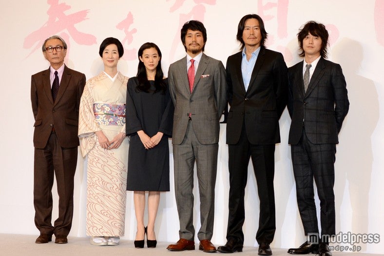 映画「春を背負って」完成披露会見／（左より）木村大作監督、檀ふみ、蒼井優、松山ケンイチ、豊川悦司、新井浩文