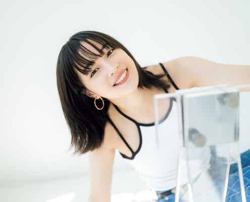 広瀬すず、清涼感溢れるキャミソール姿で肌見せ