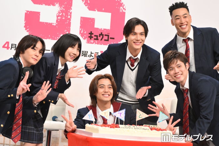 キンプリ高橋海人、25歳誕生日前日にサプライズ 関口メンディーからの“おメンディー”に喜び＜95＞