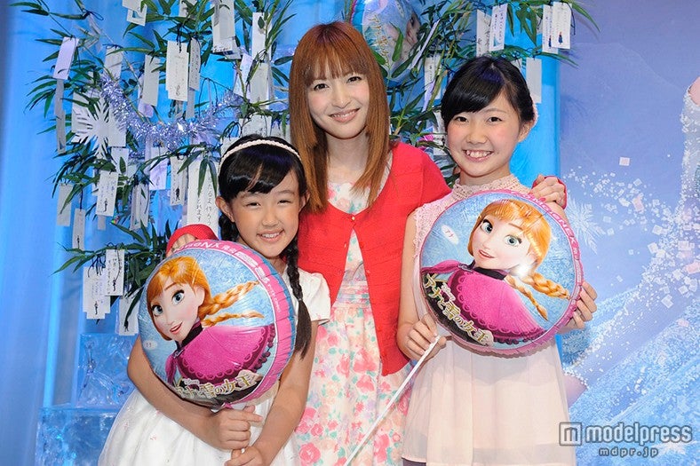 （左より）稲葉菜月、神田沙也加、諸岡すみれ