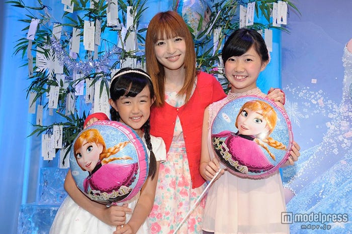 (左より)稲葉菜月、神田沙也加、諸岡すみれ