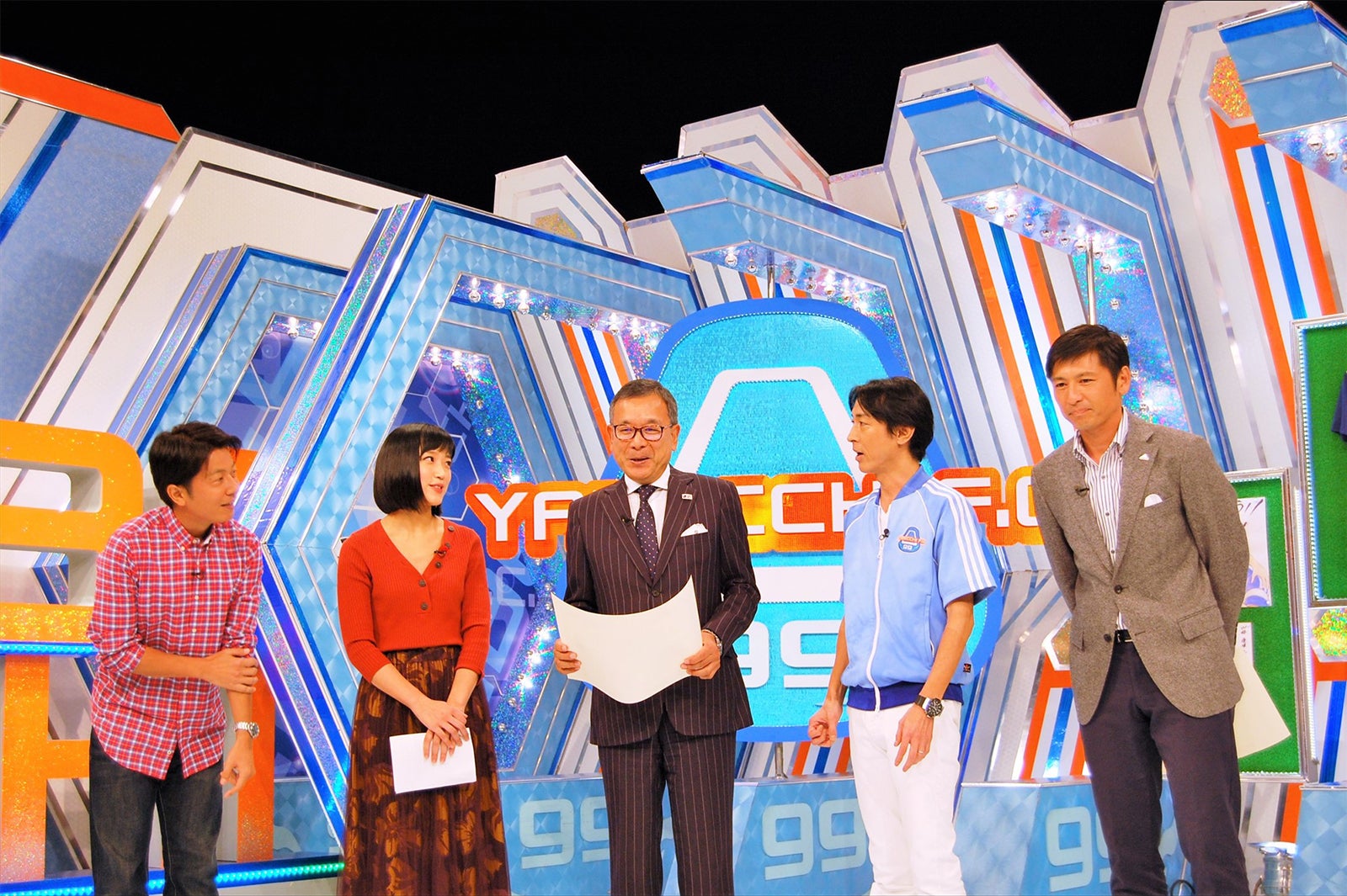 （左から）進藤潤耶アナ、竹内由恵アナ、村井満チェアマン、矢部浩之、中田浩二 （C）テレビ朝日