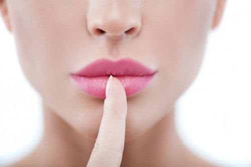 女性のリップアップ