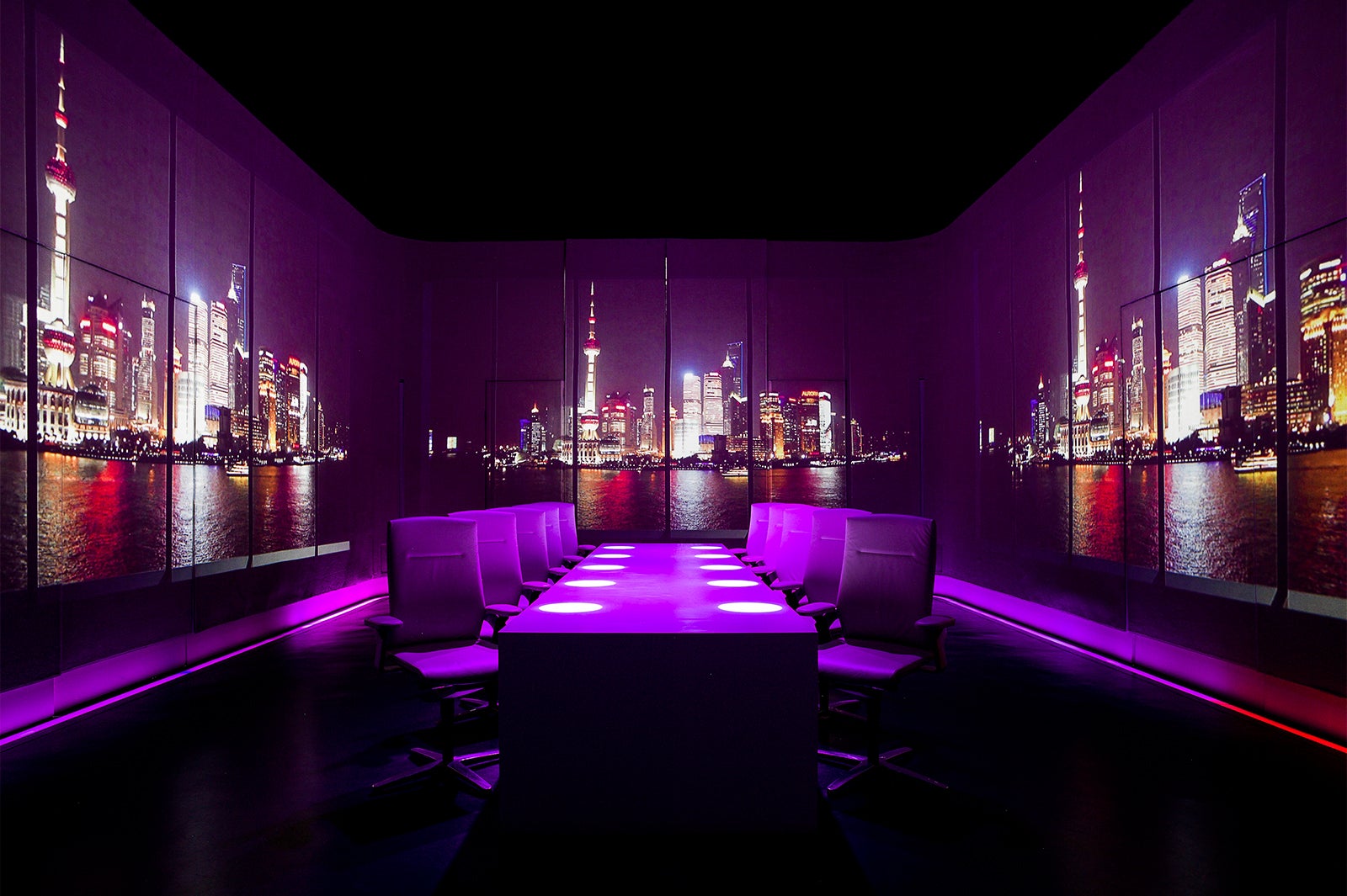 UV ROOM-SHANGHAI VIEW photo Scott Wright