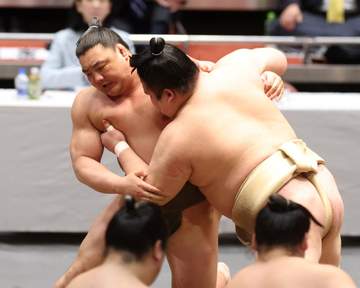 幕下力士が十両を圧倒！「上を目指しているので」「早く幕内でやりたい」和歌ノ富士が実力発揮【大相撲】