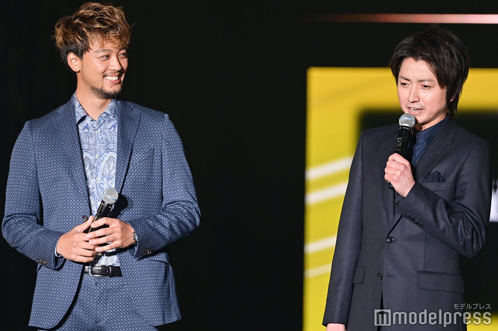 竹内涼真＆藤原竜也（C）モデルプレス