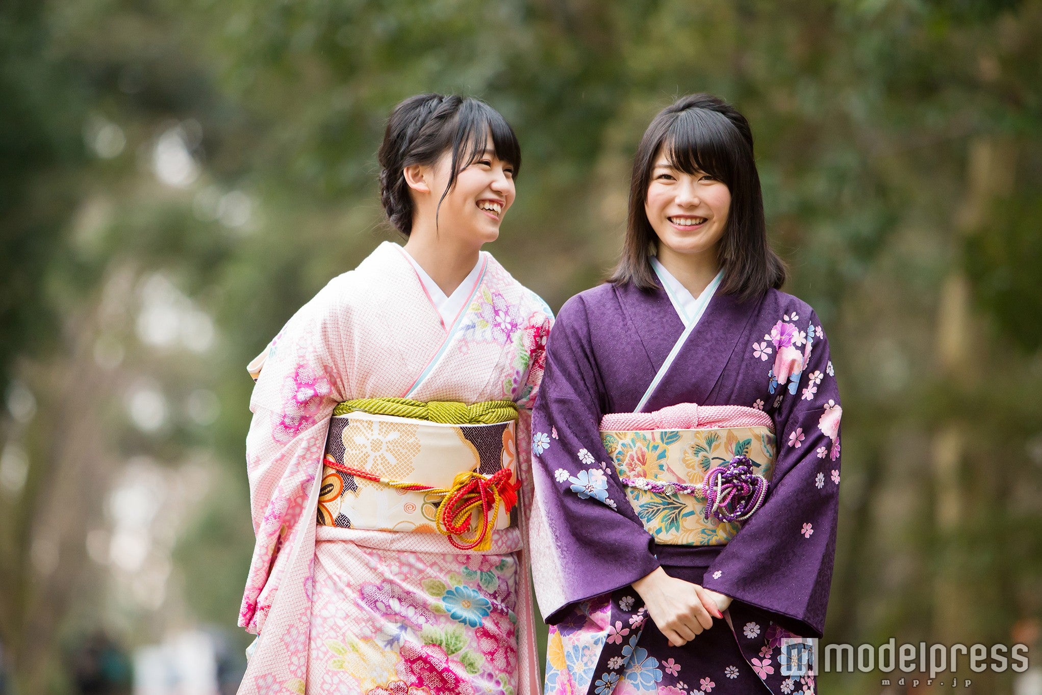 （写真右）横山由依が小嶋真子を連れ、京都を案内／画像提供：関西テレビ